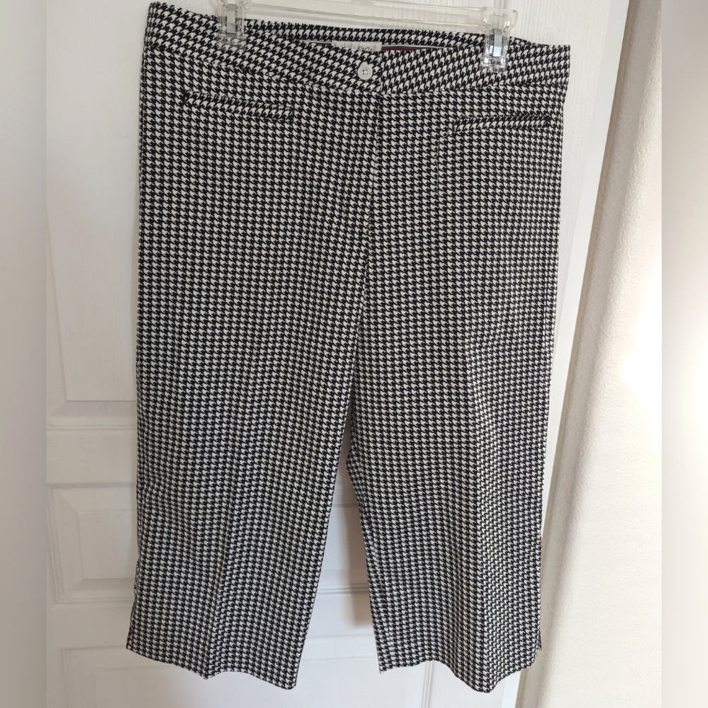 Sport Haley Houndstooth Stretch Capri Pants